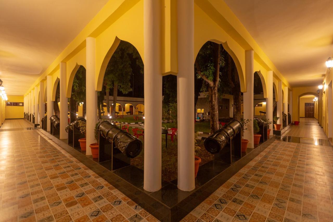 Kstdc Hotel Mayura Adilshahi Bijapur Экстерьер фото
